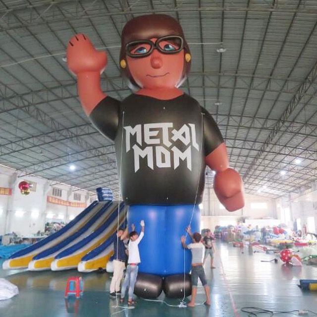 Metal Mom balloon